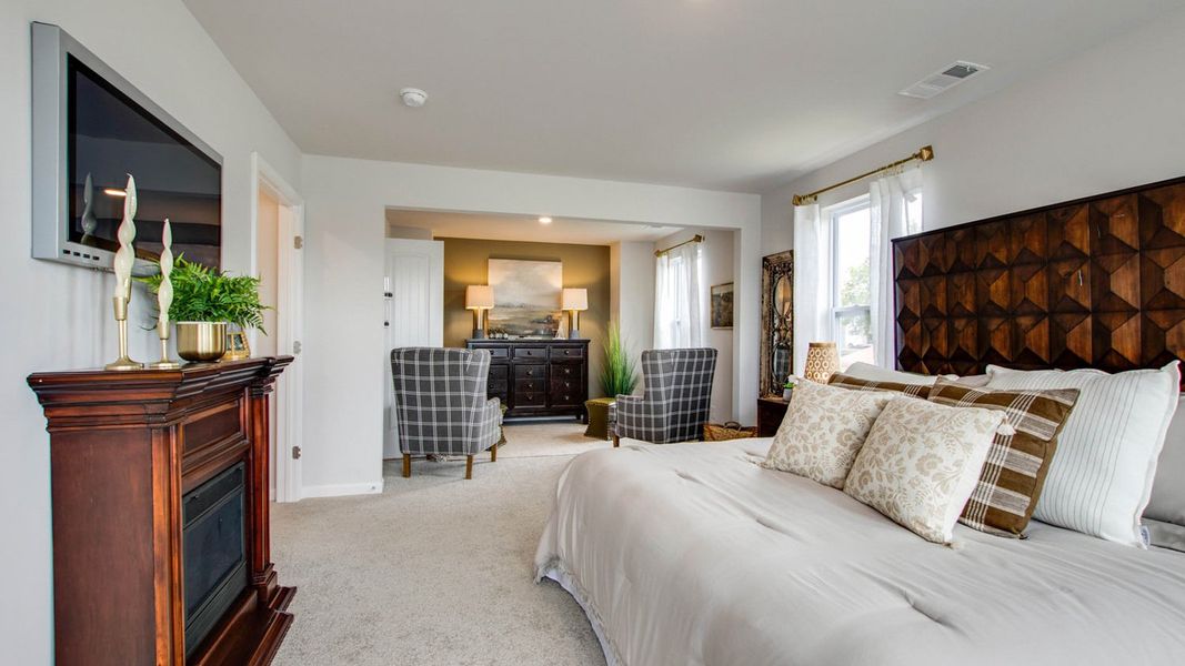 Representative furnished interior of a home built from the OWENS by D.R. Horton in Woodbridge Glen Townhomes, Lebanon (Image 23).