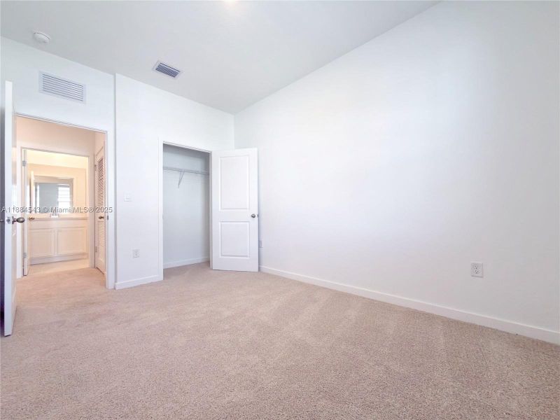 Spacious, unfurnished interior of a new home in , Pompano Beach (Image 23).