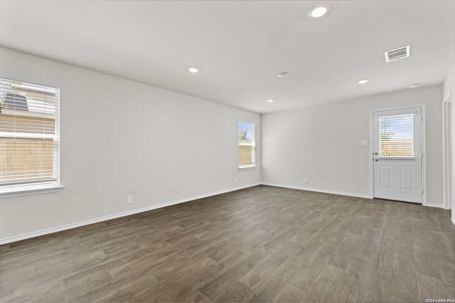 Spacious, unfurnished interior of a new home in Redbird Ranch, San Antonio (Image 15).