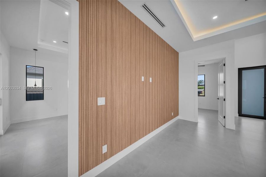 Spacious, unfurnished interior of a new home in , Cape Coral (Image 55).