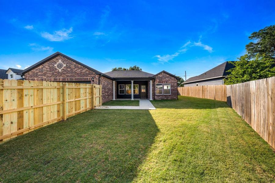 Exterior details and patio area of a home in , Sulphur Springs (Image 22).