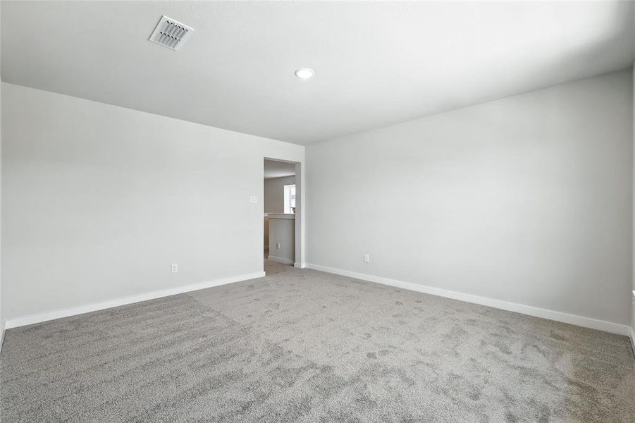 Spacious, unfurnished interior of a new home in Simpson Crossing, McKinney (Image 19).