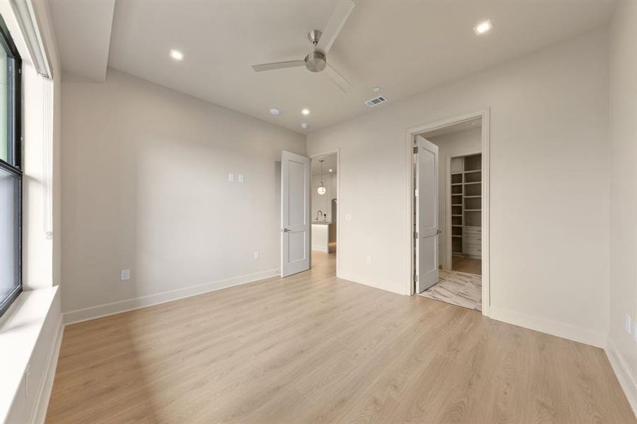 Spacious, unfurnished interior of a new home in , Dallas (Image 11).