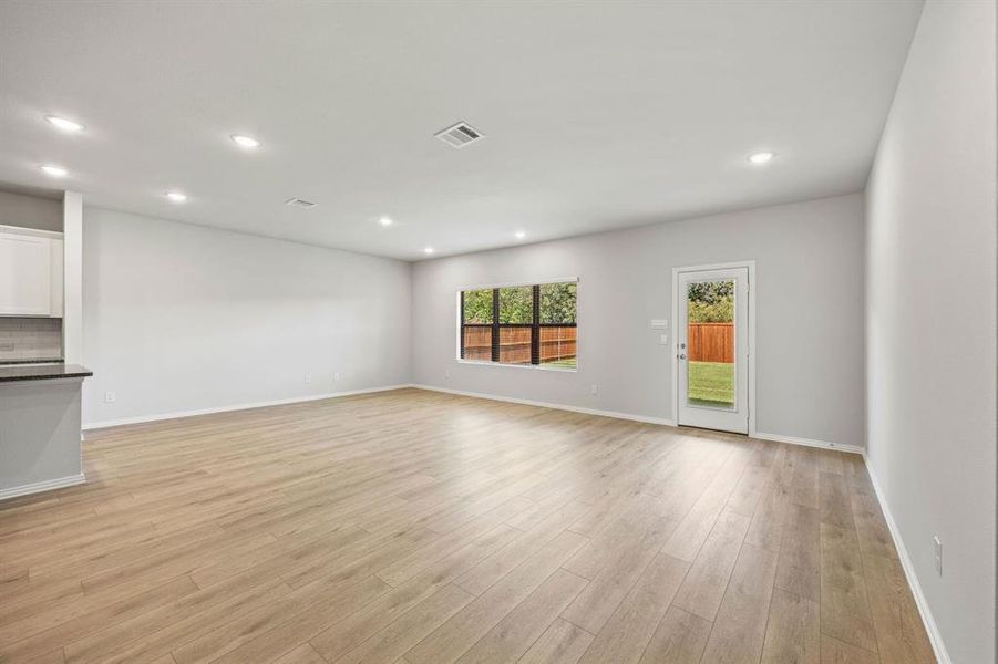 12-web-or-mls-3301-royal-frst-dr