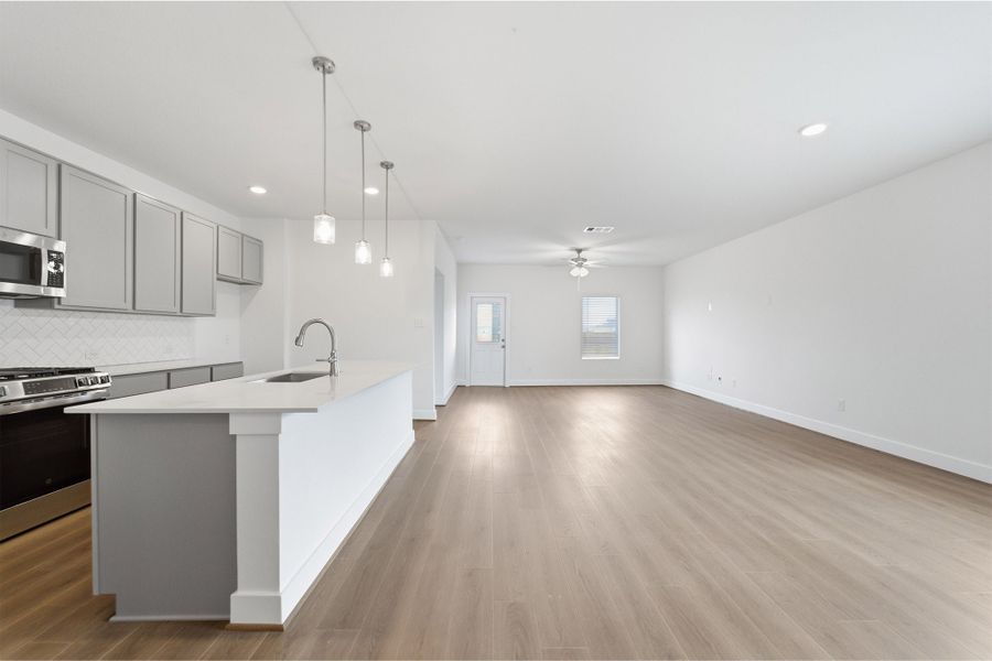 Spacious, unfurnished interior of a new home in Paramount, Kyle (Image 24).