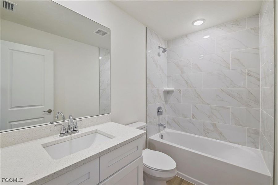 Furnished interior view inside a new home in Cape Coral, Cape Coral (Image 9).