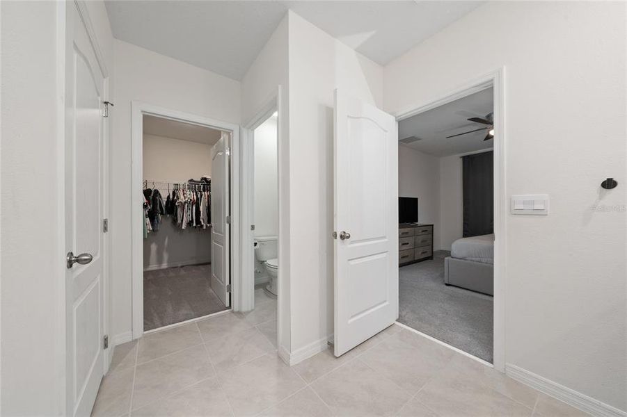 Spacious, unfurnished interior of a new home in , Davenport (Image 21).