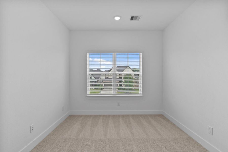 Spacious, unfurnished interior of a new home in Sienna 45's, Missouri City (Image 15).