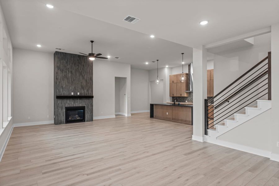 Spacious, unfurnished interior of a new home in Lariat, Liberty Hill (Image 41).