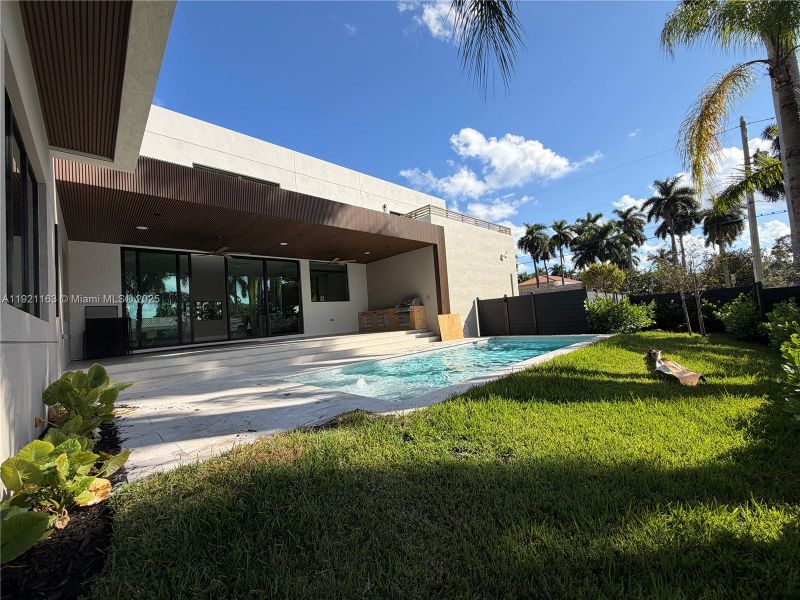 Exterior details and patio area of a home in , Hollywood (Image 33).
