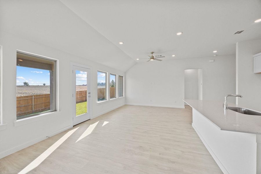 Spacious, unfurnished interior of a new home in Prairie Winds, Hutto (Image 25).