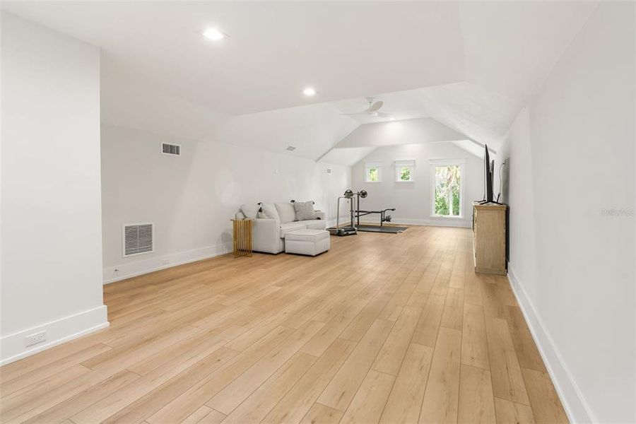 Spacious, unfurnished interior of a new home in , Gainesville (Image 19).