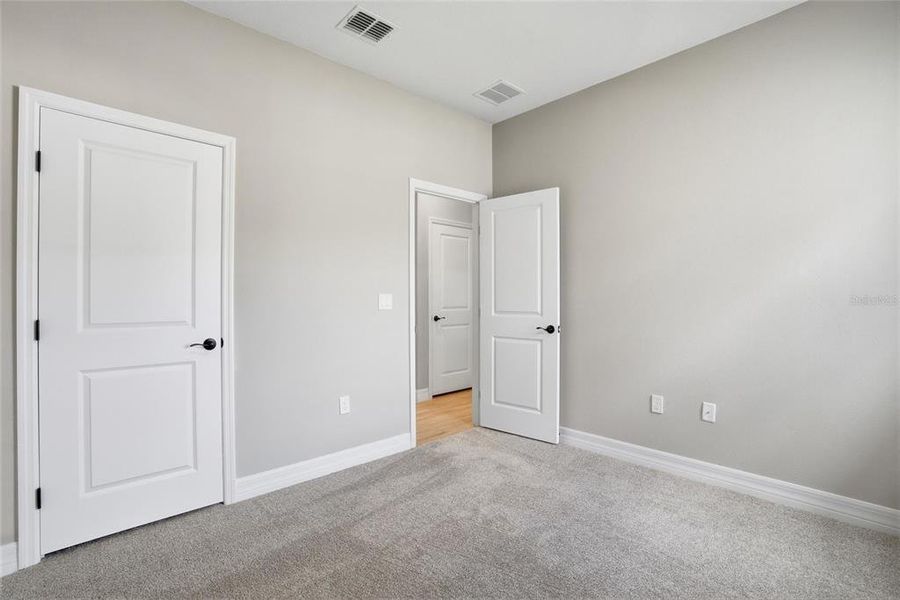 Spacious, unfurnished interior of a new home in , Ocala (Image 13).