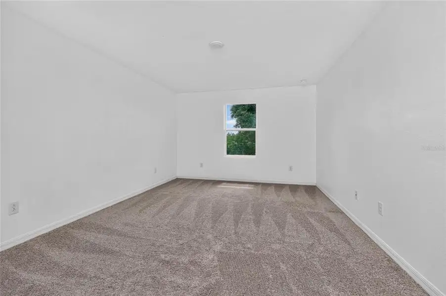 Spacious, unfurnished interior of a new home in , Port Charlotte (Image 40).