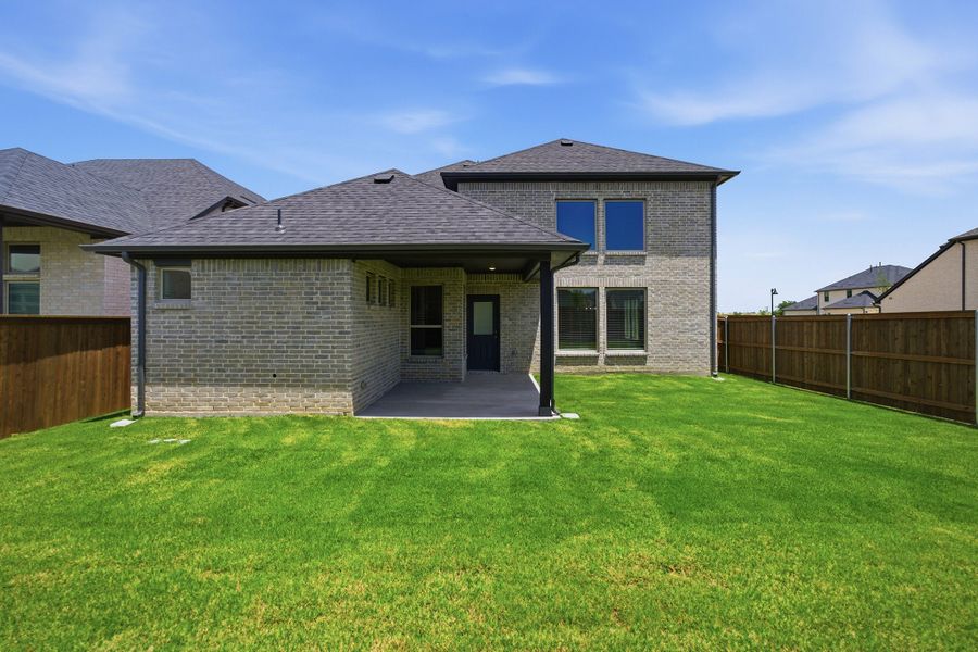 Exterior details and patio area of a home in La Terra, Celina (Image 4).