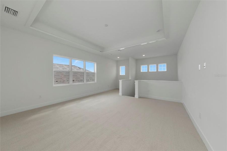 Spacious, unfurnished interior of a new home in , Sarasota (Image 51).