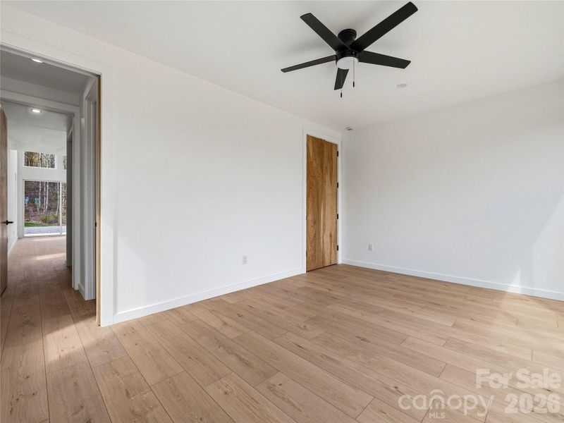 Spacious, unfurnished interior of a new home in , Leicester (Image 28).
