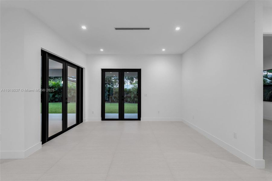 Spacious, unfurnished interior of a new home in , Cutler Bay (Image 63).
