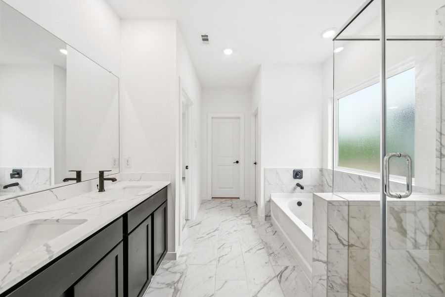 Furnished interior view inside a new home in Lake Conroe Cove, Willis (Image 8).