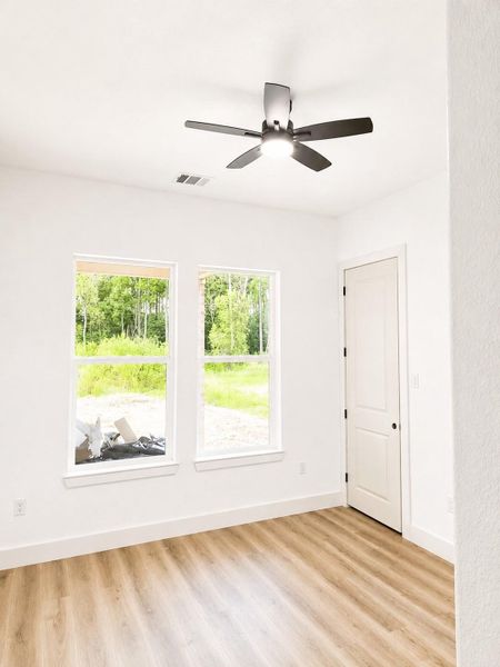 Spacious, unfurnished interior of a new home in , Dayton (Image 7).