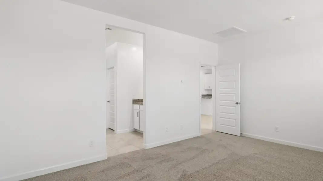Spacious, unfurnished interior of a new home in Quail Ranch, San Tan Valley (Image 20).