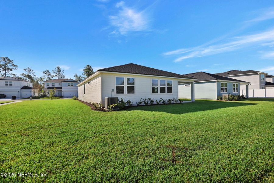 Exterior details and patio area of a home in Bradley Creek, Green Cove Springs (Image 30).
