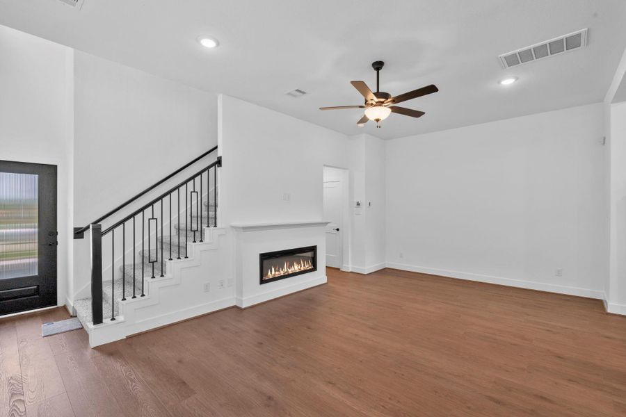 Spacious, unfurnished interior of a new home in Meridiana Chateau, Manvel (Image 17). Spacious, unfurnished interior of a new home in Meridiana Chateau, Manvel (Image 17).