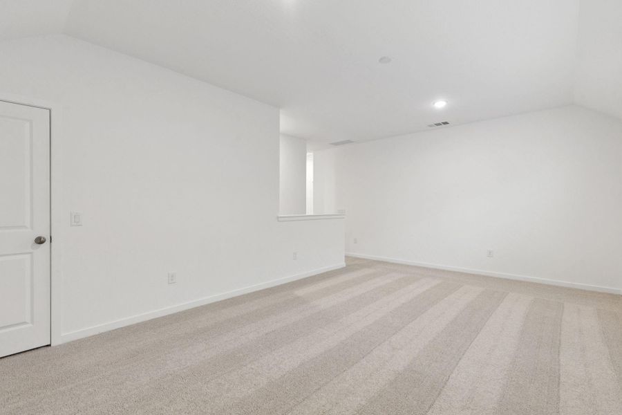 Spacious, unfurnished interior of a new home in Mavera, Conroe (Image 31).