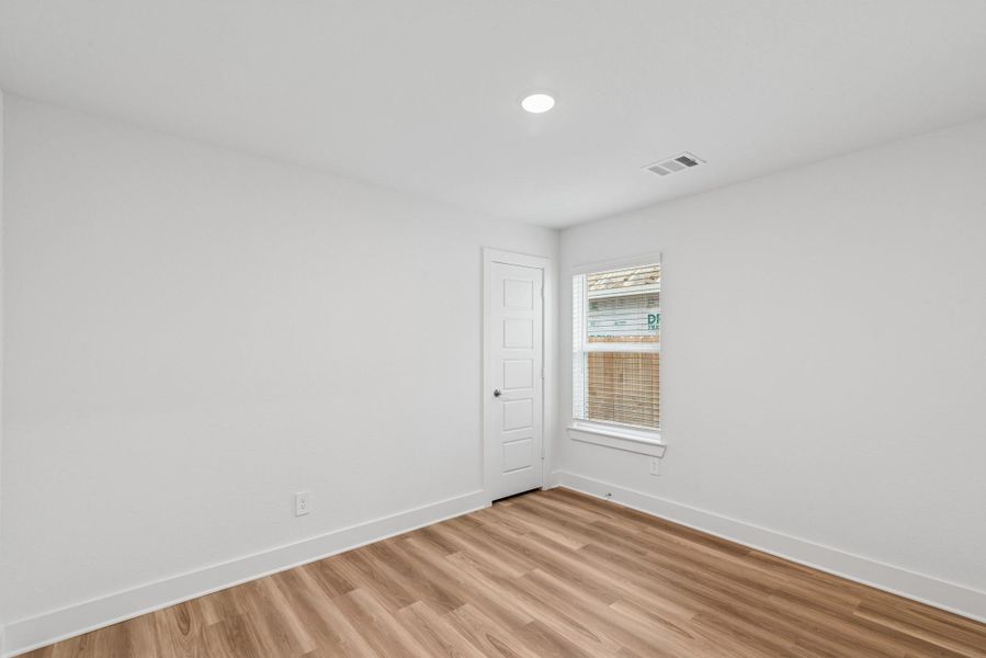Spacious, unfurnished interior of a new home in Sorella, Tomball (Image 29).