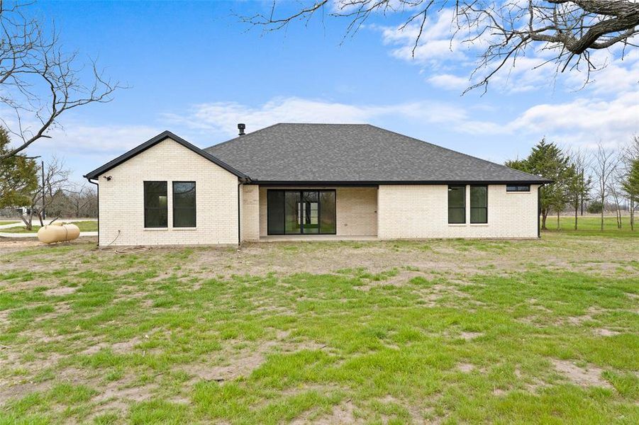 Exterior details and patio area of a home in , Corsicana (Image 24).