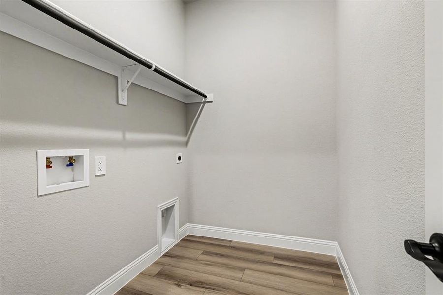 Spacious, unfurnished interior of a new home in Sagebrush Addition, Midlothian (Image 23).