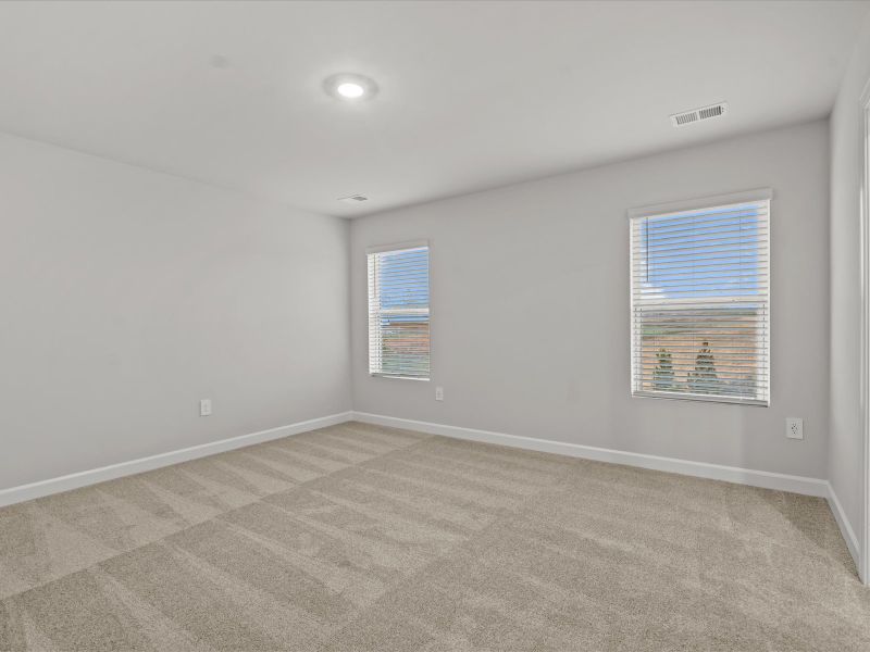 Spacious, unfurnished interior of a new home in Village at White Pine, Pendleton (Image 17).