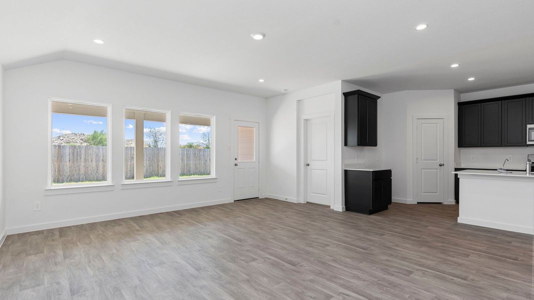 Spacious, unfurnished interior of a new home in Evergreen, Rosenberg (Image 20).