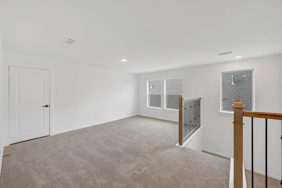 Spacious, unfurnished interior of a new home in Beacon Point at Lago Mar 50’ Homesites, Texas City (Image 17).