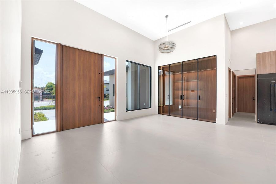 Spacious, unfurnished interior of a new home in , Miami (Image 37).