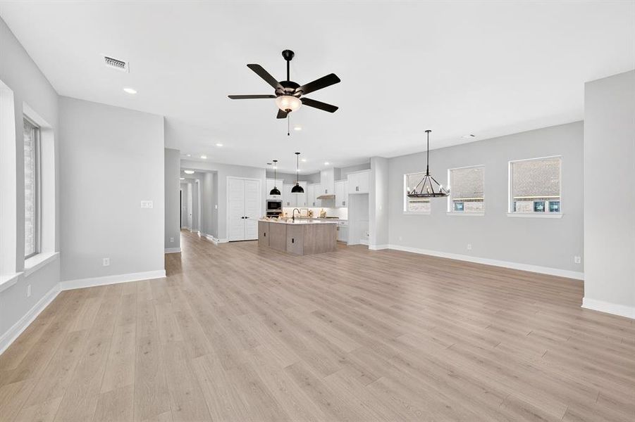 Spacious, unfurnished interior of a new home in Elements at Viridian - Signature Series, Arlington (Image 23).