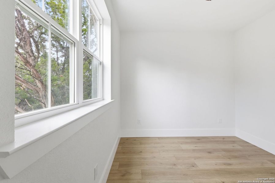 Spacious, unfurnished interior of a new home in , Bandera (Image 22).