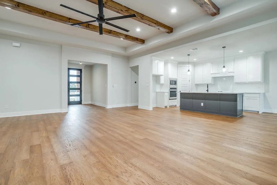 Representative unfurnished interior of a home built from the The Magnolia by Elmwood Custom Homes in Waterfall Ranch Estates, Waxahachie (Image 37).