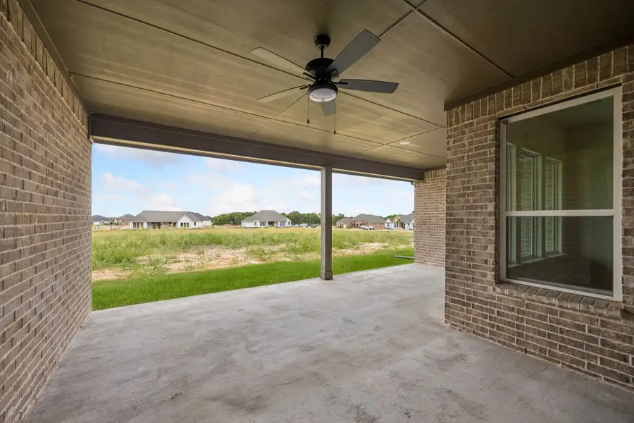 Exterior details and patio area of a home in Lakeway Estates, Waxahachie (Image 3).