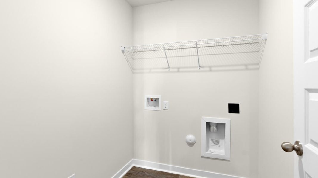 Spacious, unfurnished interior of a new home in Eagle Creek, Bolivia (Image 16).