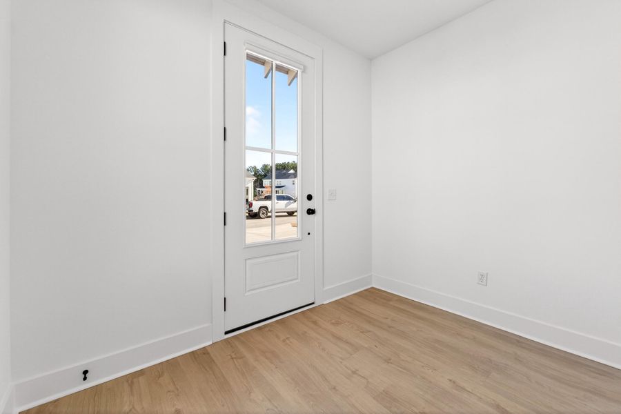 Spacious, unfurnished interior of a new home in , Summerville (Image 14).