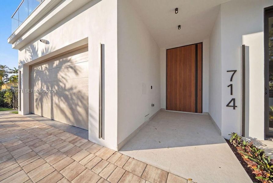 Exterior details and patio area of a home in , Fort Lauderdale (Image 49).