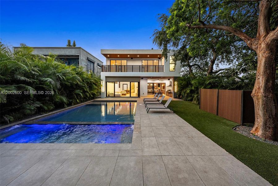 Exterior details and patio area of a home in , Miami (Image 34).