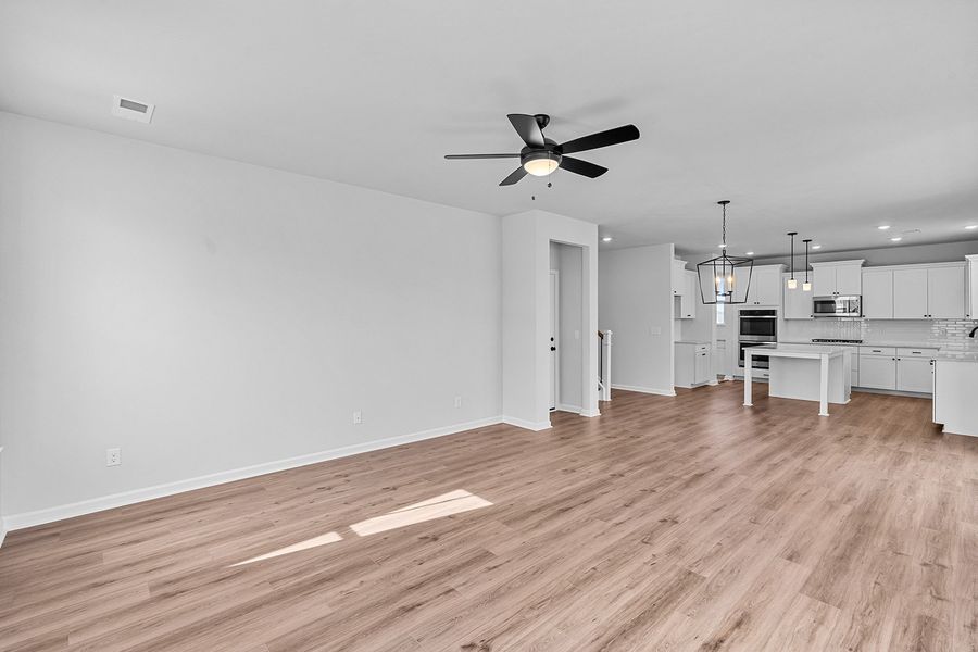 Spacious, unfurnished interior of a new home in Fieldstone, Lexington (Image 28).