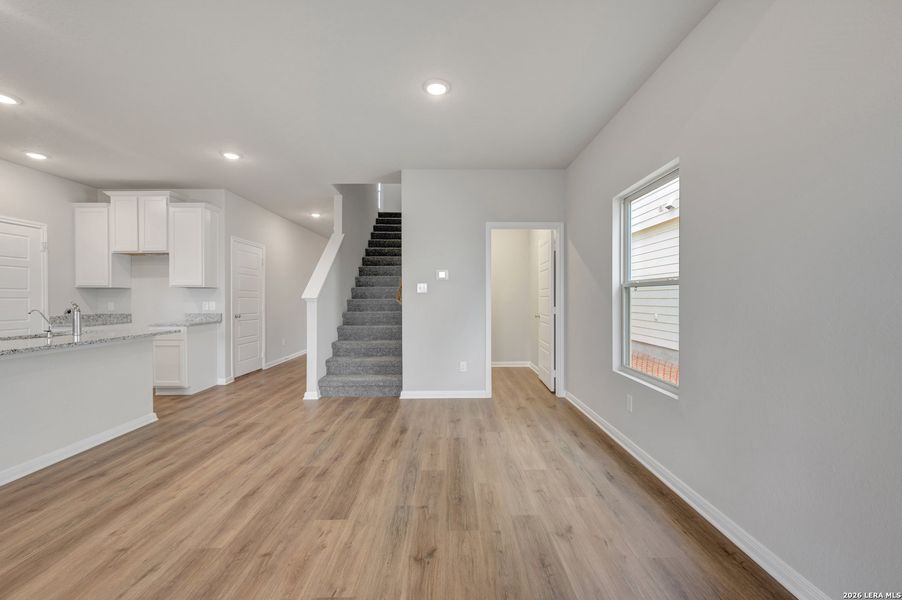 Spacious, unfurnished interior of a new home in Hunters Ranch, San Antonio (Image 46).