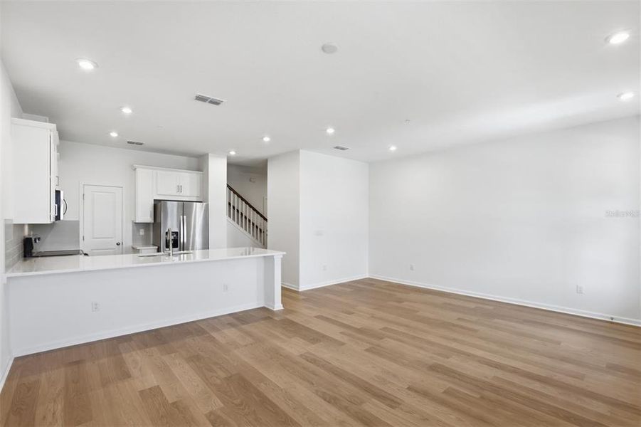 Spacious, unfurnished interior of a new home in , Orlando (Image 14).