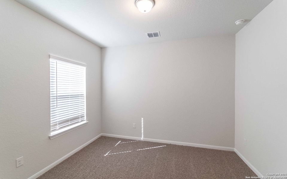 Spacious, unfurnished interior of a new home in Hennersby Hollow, San Antonio (Image 11).