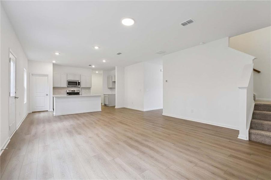 Spacious, unfurnished interior of a new home in The Pointe at Heron Bay, Locust Grove (Image 20).