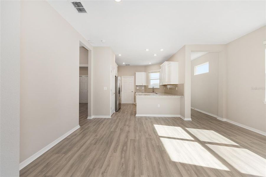 Spacious, unfurnished interior of a new home in , Ocala (Image 26).