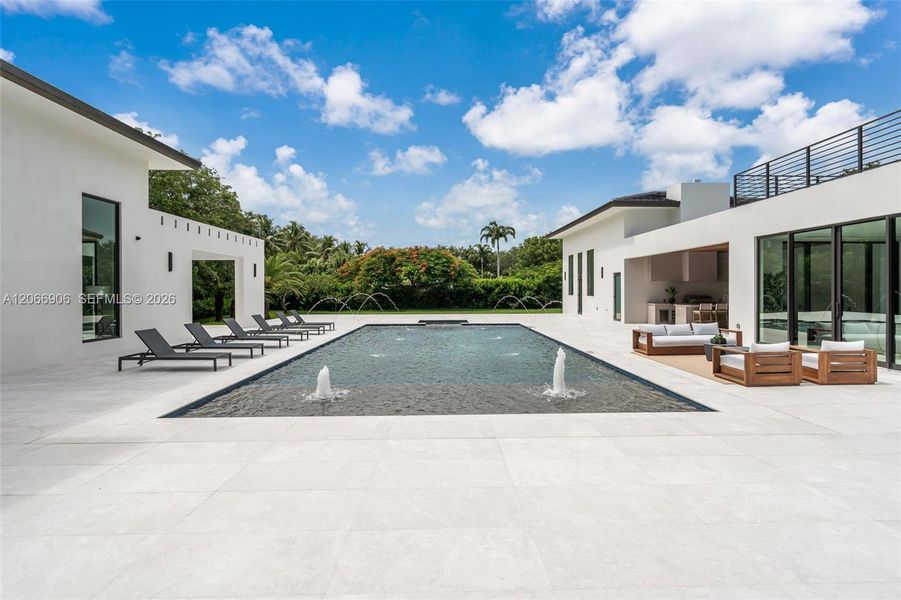 Exterior details and patio area of a home in , Pinecrest (Image 18).